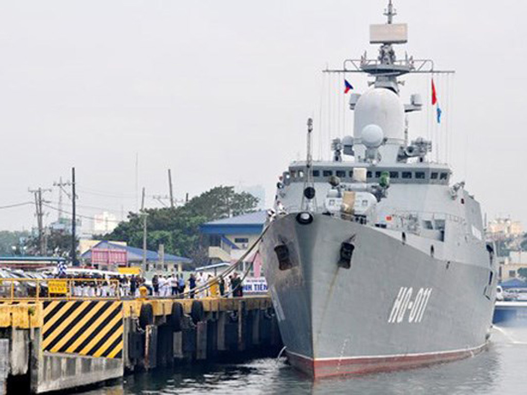 Kỳ hạm 011 Đinh Tiên Hoàng của Hải quân Việt Nam cập cảng Manila, Philippines trong chuyến thăm cuối tháng 11.2014 - Ảnh: Mai Thanh Hải