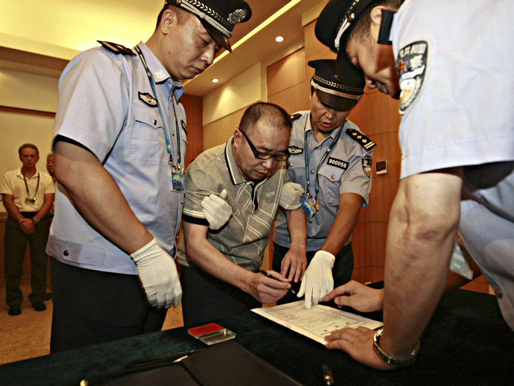 Quan chức tham nhũng là đối tượng của hình phạt bổ sung đối với tội biển thủ và nhận hối lộ ở Trung Quốc - Ảnh minh họa: Reuters