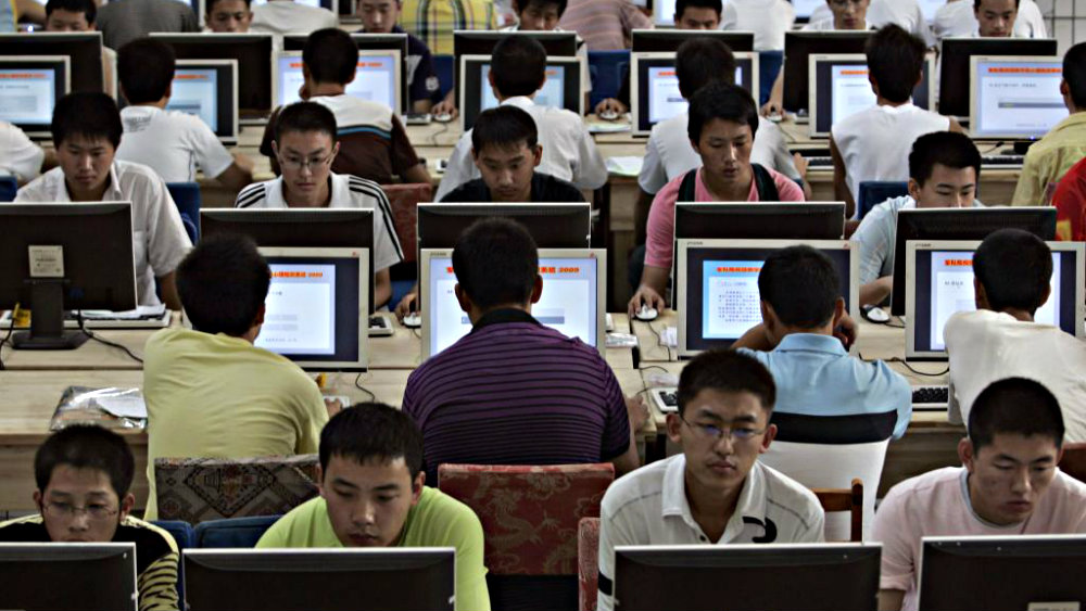 Internet phát triển mạnh ở Trung Quốc - Ảnh: AFP