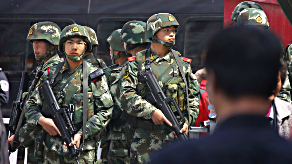 Quân đội Trung Quốc ở Tân Cương - Ảnh: Reuters
