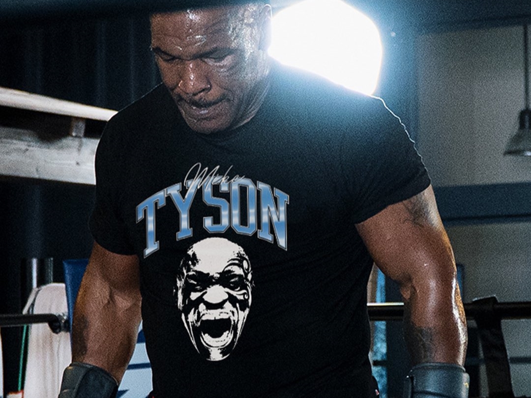 Sức mạnh và tốc độ đáng sợ của huyền thoại Mike Tyson ở tuổi 55