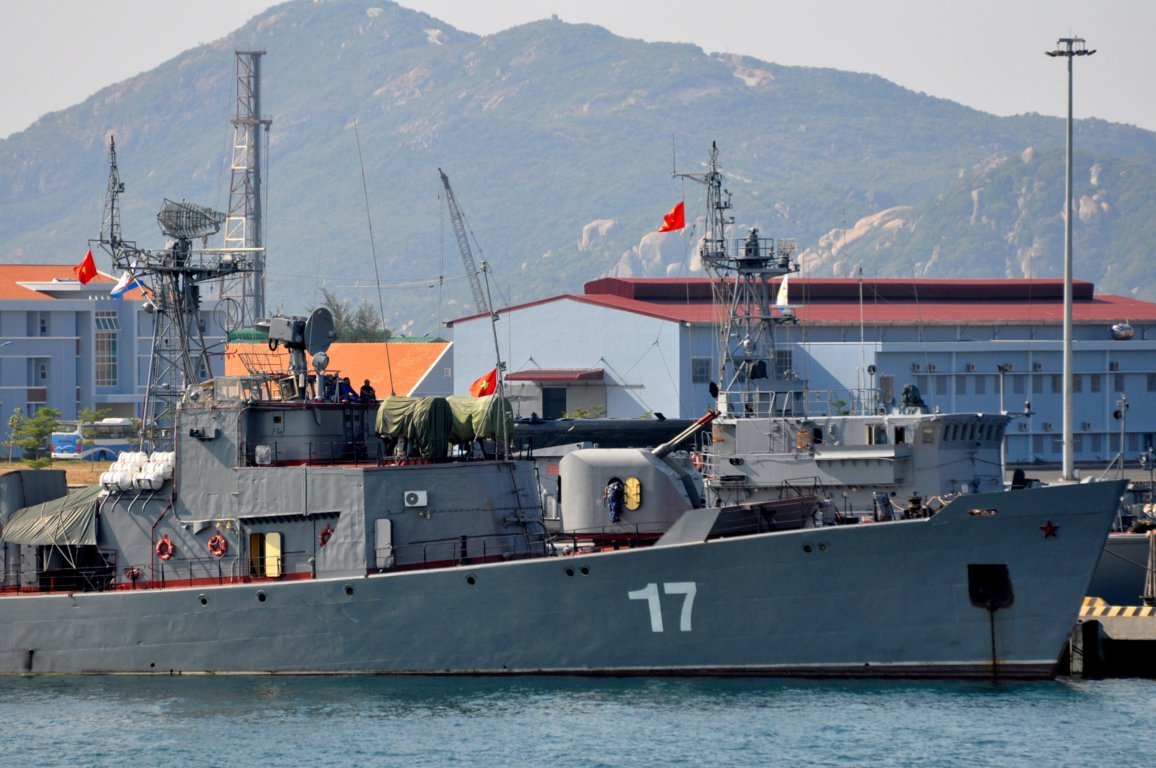 Tàu 17 chuyên làm nhiệm vụ tác chiến chống ngầm đang trực chiến tại Quân cảng Cam Ranh