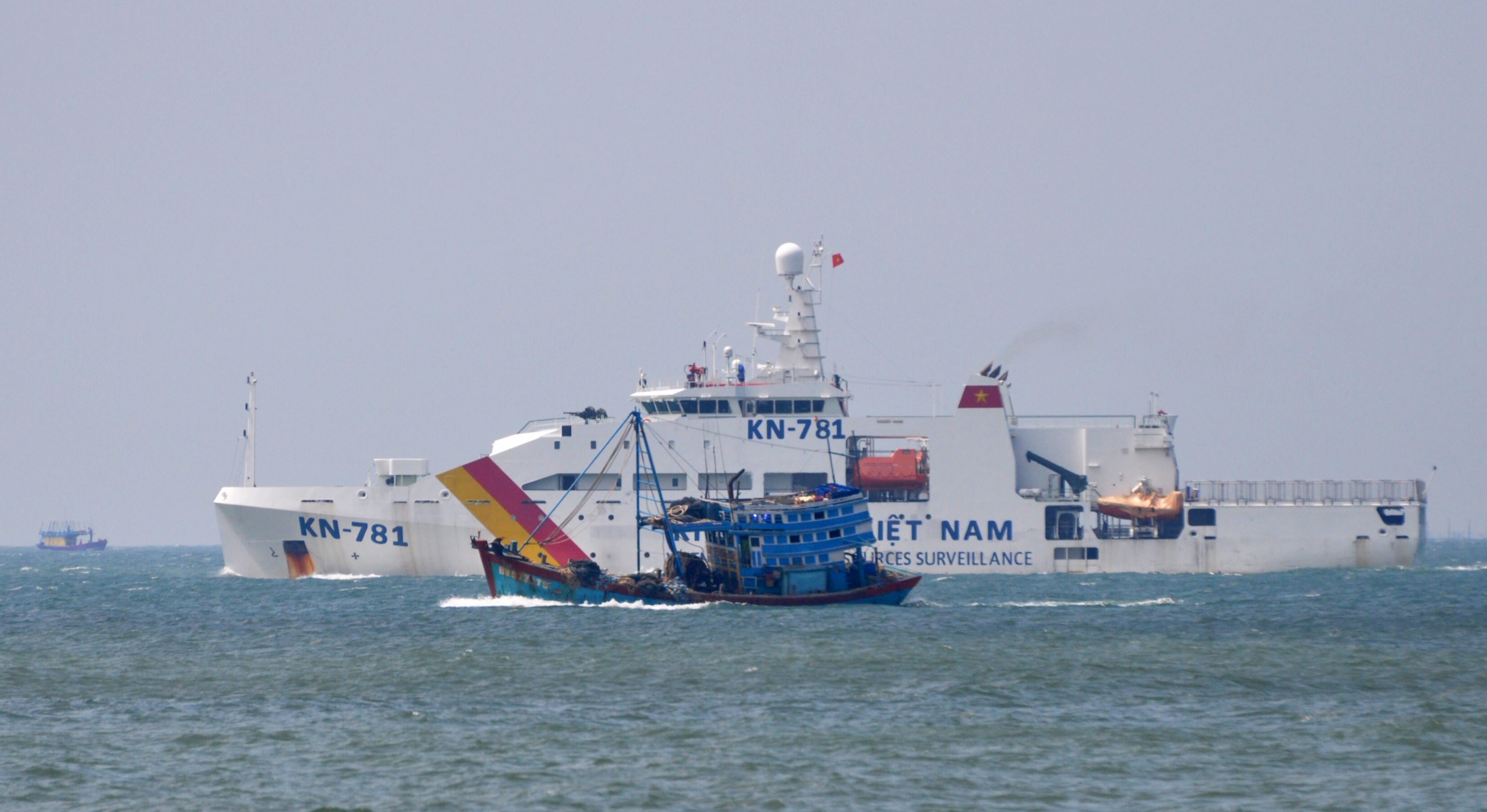 Tàu Kiểm ngư Việt Nam làm nhiệm vụ quản lý, bảo vệ vùng biển Tây Nam