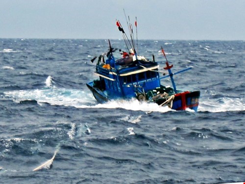 Tàu cá bị lật ở vùng biển cách Thanh Hóa 30 hải lý - Ảnh minh họa