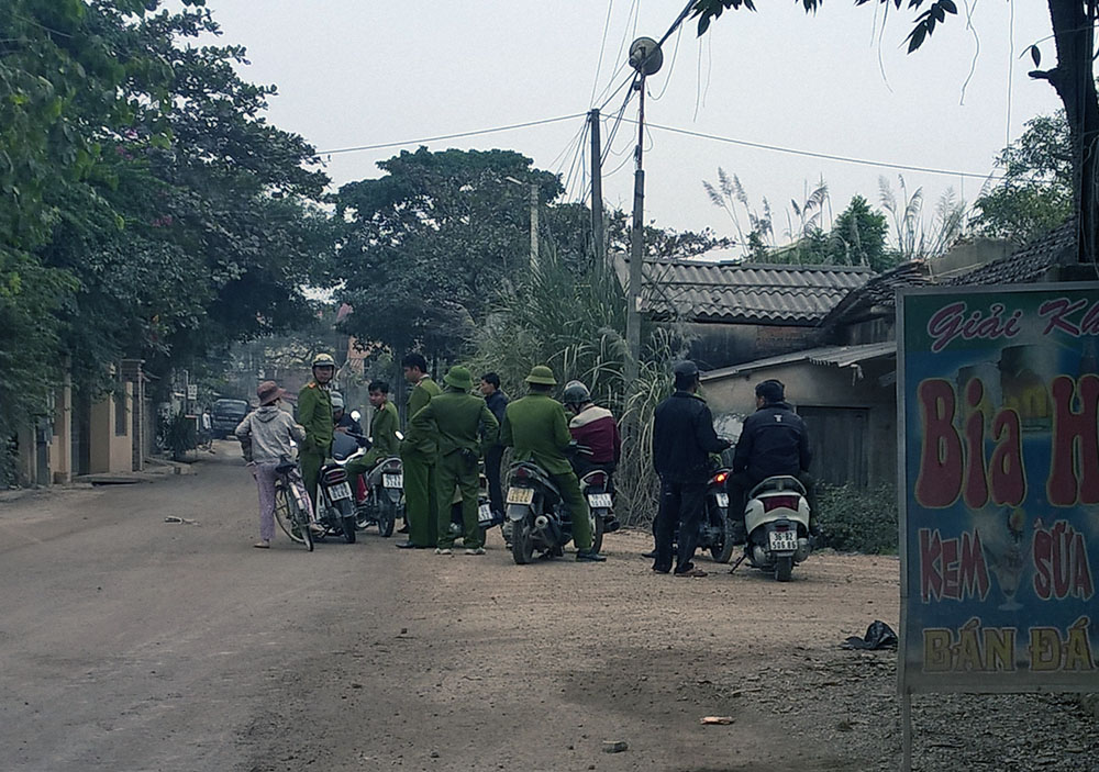 Lực lượng công an đang phong tỏa các ngả đường, truy tìm phạm nhân bỏ trốn - Ảnh: Hải Tần