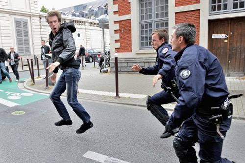  Cảnh sát Pháp trong một cuộc truy bắt