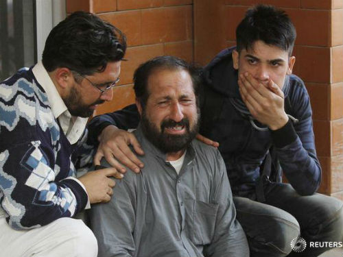 Một người cha mất con trong vụ thảm sát của Taliban