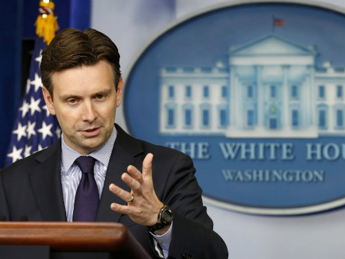 Thư ký báo chí Nhà Trắng Josh Earnest 