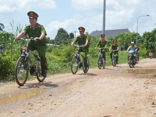 Cảnh sát tuần tra bằng xe đạp và hình ảnh thân thiện của CSKV Công an TP.Cao Lãnh tuần tra bằng xe đạp