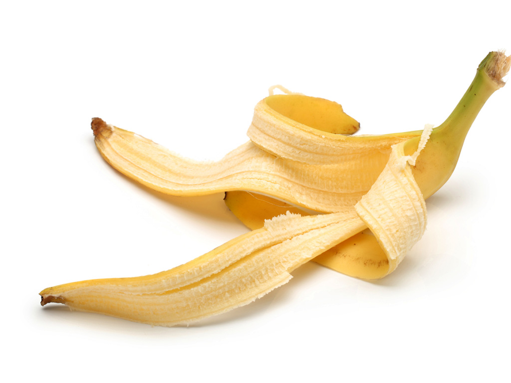 Banana peel shines silver very effectively - Photo: Shutterstock