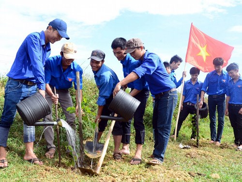 Một hoạt động tình nguyện hè tại Bình Định - Ảnh: Tâm Ngọc