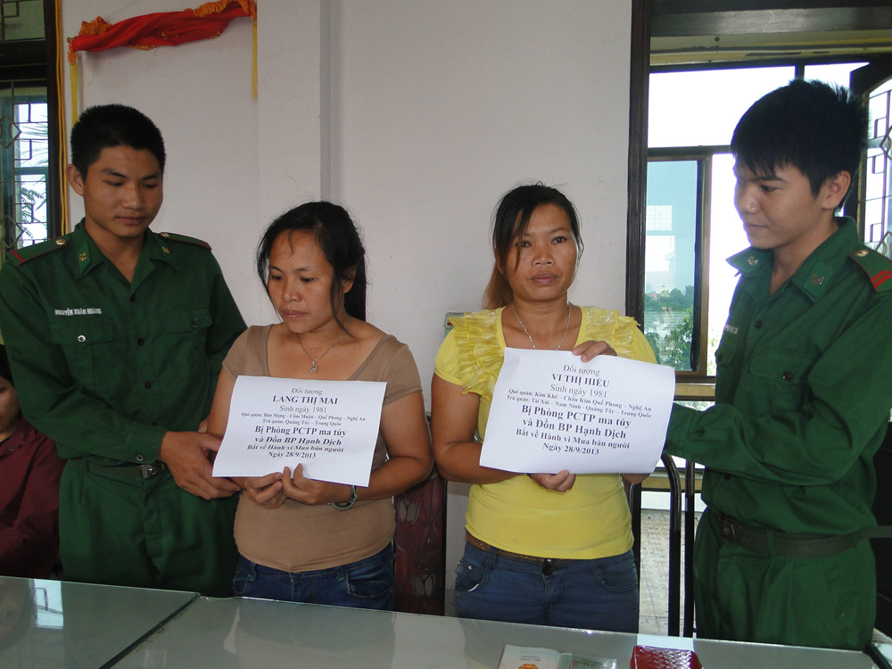 Lương Thị Mằn và Vi Văn Bún (cùng ngụ H.Kỳ Sơn) bị tuyên phạt tổng cộng 29 năm tù về tội buôn bán người - Ảnh: K.Hoan
