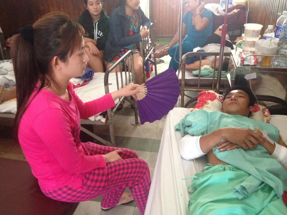 Anh Ngữ đang được điều trị tại Bệnh viện Chấn thương chỉnh hình TP.HCM - Ảnh: Minh Anh