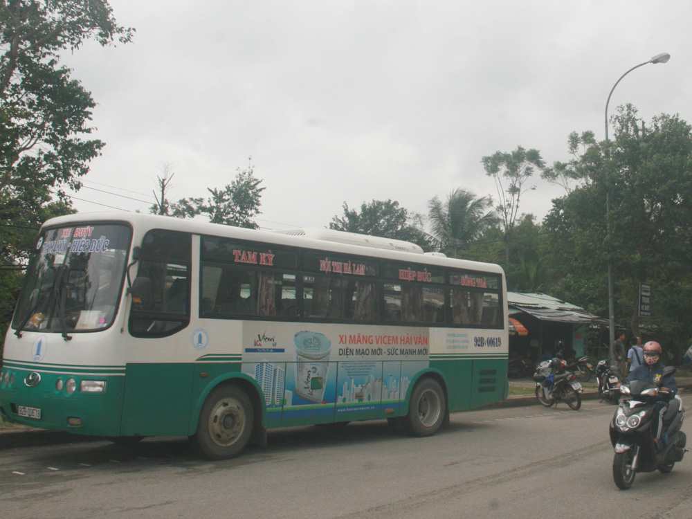 Tuyến xe buýt Tam Kỳ - Hiệp Đức của Công ty CP đầu tư phát triển hạ tầng Quảng Nam đang gặp trục trặc - Ảnh: C.T.V