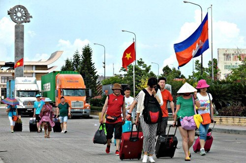 Một cửa khẩu biên giới Việt Nam-Campuchia - Ảnh: AFP