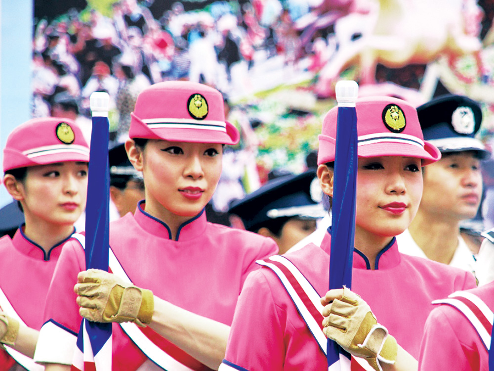 Nữ cảnh sát Nhật xinh đẹp - Ảnh: Lê Phong