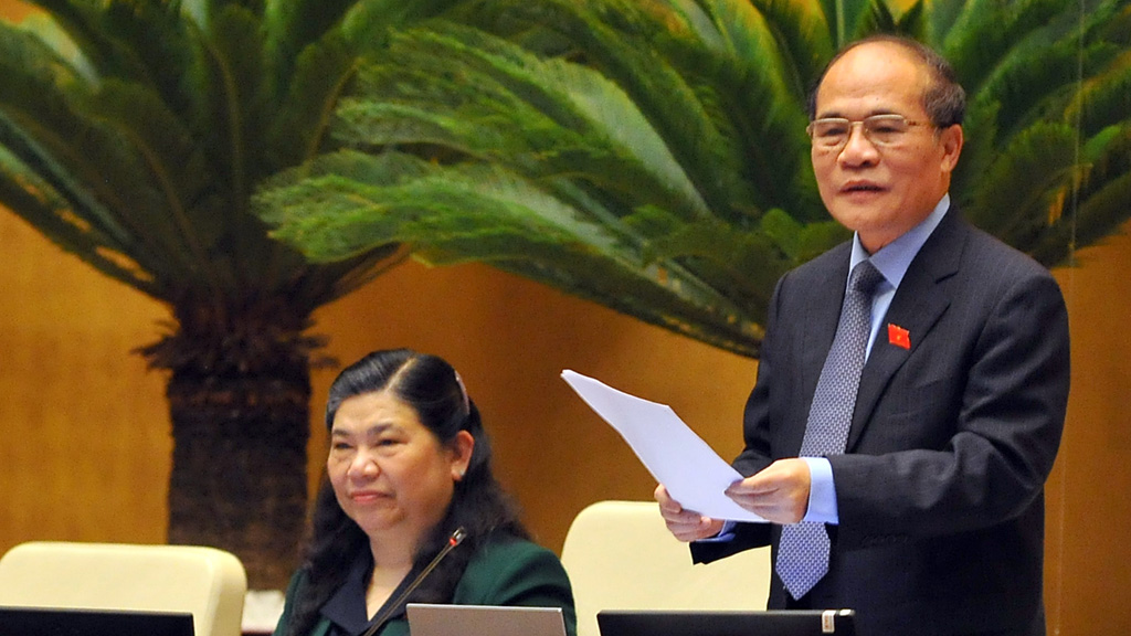 Chủ tịch QH Nguyễn Sinh Hùng trả lời chất vấn - Ảnh: Ngọc Thắng