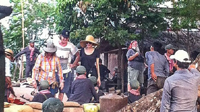 Hình ảnh mới nhất của Angelina Jolie trên phim trường tại Campuchia - Ảnh: Chụp màn hình Radar Online