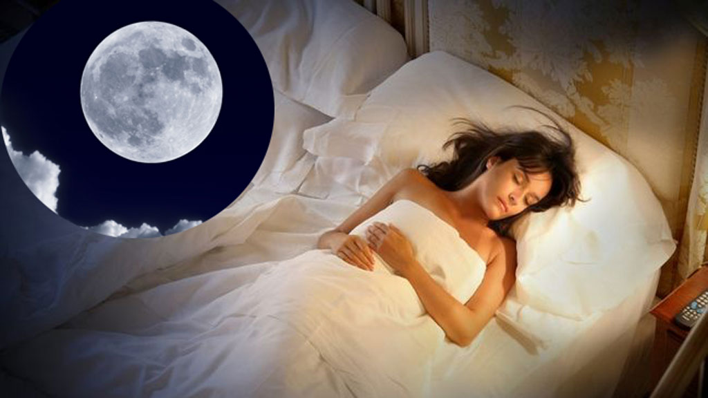 Trăng tròn khiến người ta mất ngủ mới gây bệnh chứ không hề có sức mạnh siêu nhiên nào cả - Ảnh: Shutterstock