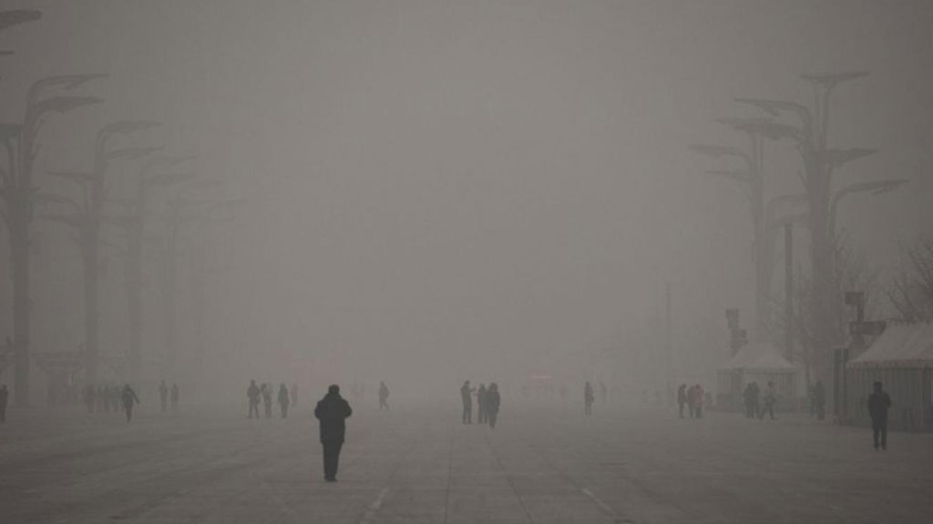 Khói mù bao trùm Bắc Kinh hôm 1.12 - Ảnh: AFP