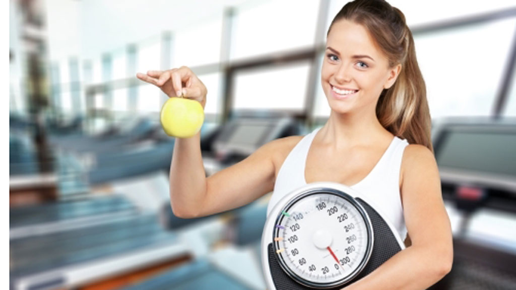 Tập thể dục kết hợp chế độ ăn uống mới giúp giảm cân - Ảnh: Shutterstock
