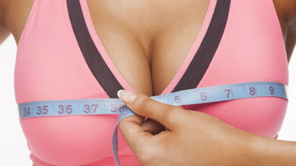 Tập thể dục có thể giúp ngực to hơn - Ảnh: Shutterstock