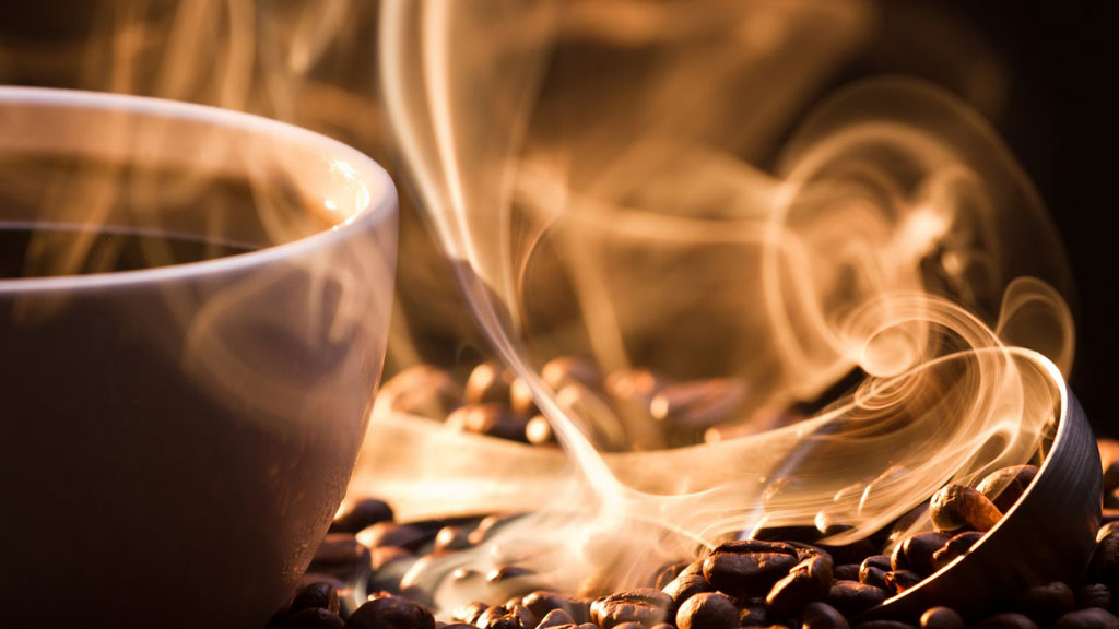 Cà phê chỉ cung cấp năng lượng trong thời gian rất ngắn, sau đó sẽ khiến ra mệt mỏi - Ảnh: Shutterstock