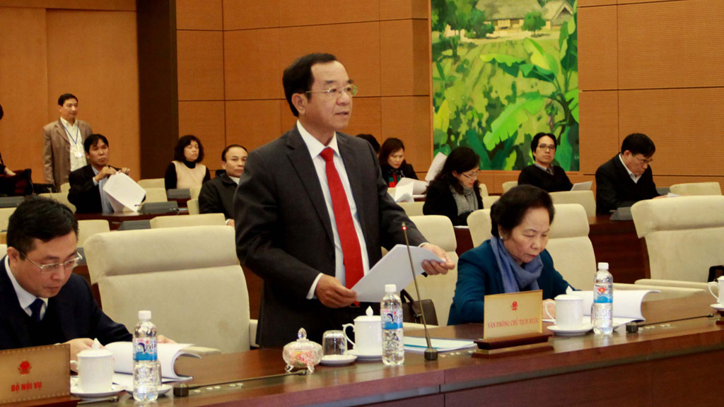 Chủ nhiệm Văn phòng Chủ tịch nước Đào Việt Trung đọc dự thảo Báo cáo - Ảnh: TTXVN