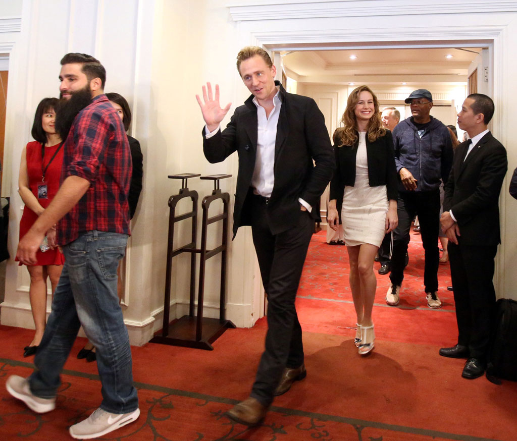 Đạo diễn Jordan Vogt-Roberts và các diễn viên Tom Hiddleston, Brie Larson, Samuel L.Jackson tại buổi họp báo ở Hà Nội hôm qua - Ảnh: Ngọc Thắng