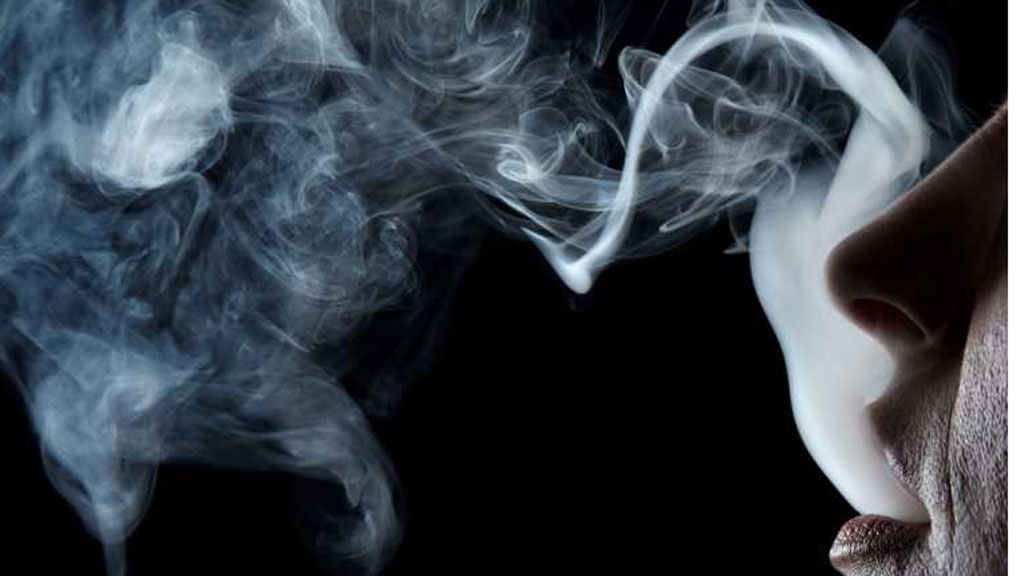 Thói quen hút thuốc gây hại cho não - Ảnh: Shutterstock
