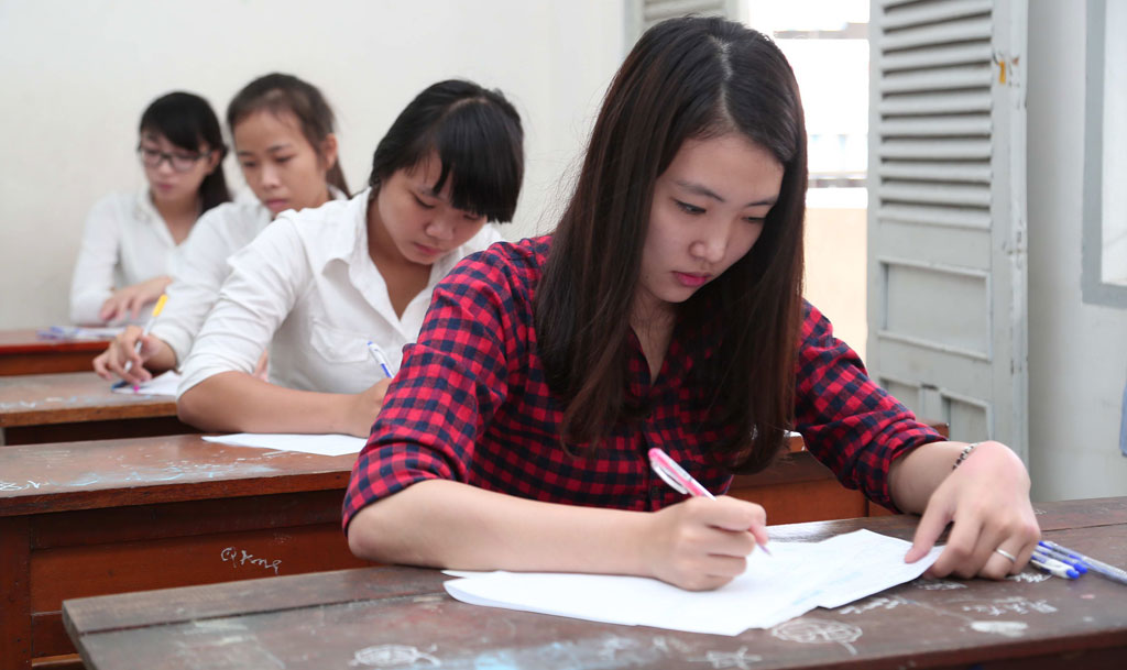 Thí sinh làm bài thi môn tiếng Anh kỳ thi THPT quốc gia 2015 -Ảnh: Đào Ngọc Thạch