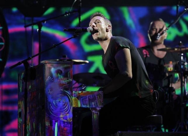 Coldplay biểu diễn tại Lễ trao giải Grammy lần thứ 54 tại Staple Centers, Los Angeles, Mỹ - Ảnh: Reuters
