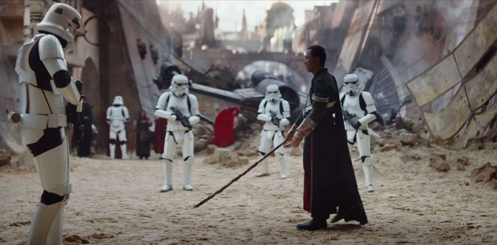 Chân Tử Đan chiến đấu với binh đoàn stormtrooper trong ‘Chiến tranh giữa các vì sao’ - Ảnh: Chụp màn hình trailer