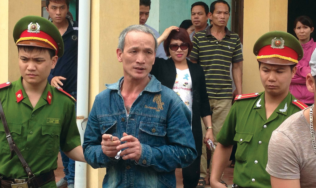 Bị cáo Chu Quang Đạo bị dẫn giải sau phiên tòa - Ảnh: Việt Đức