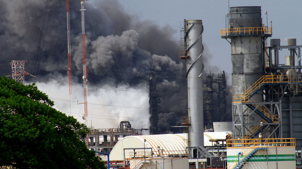 Nhà máy hóa dầu Petroquimica Mexicana de Vinilo - Ảnh: AFP