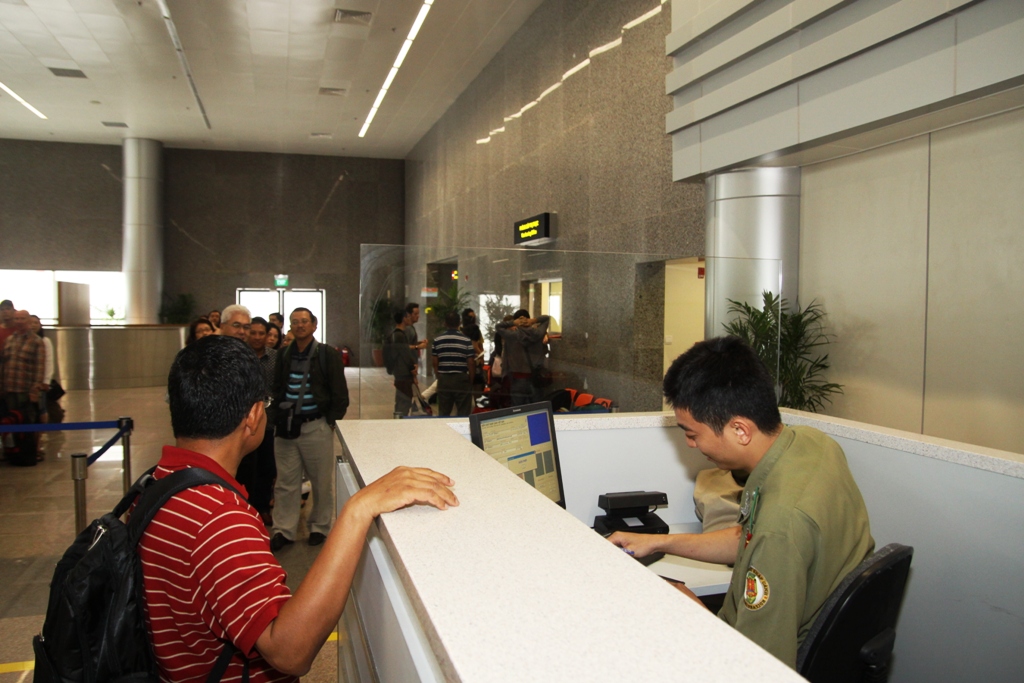 Kiểm tra an ninh hành khách tại sân bay Đà Nẵng 