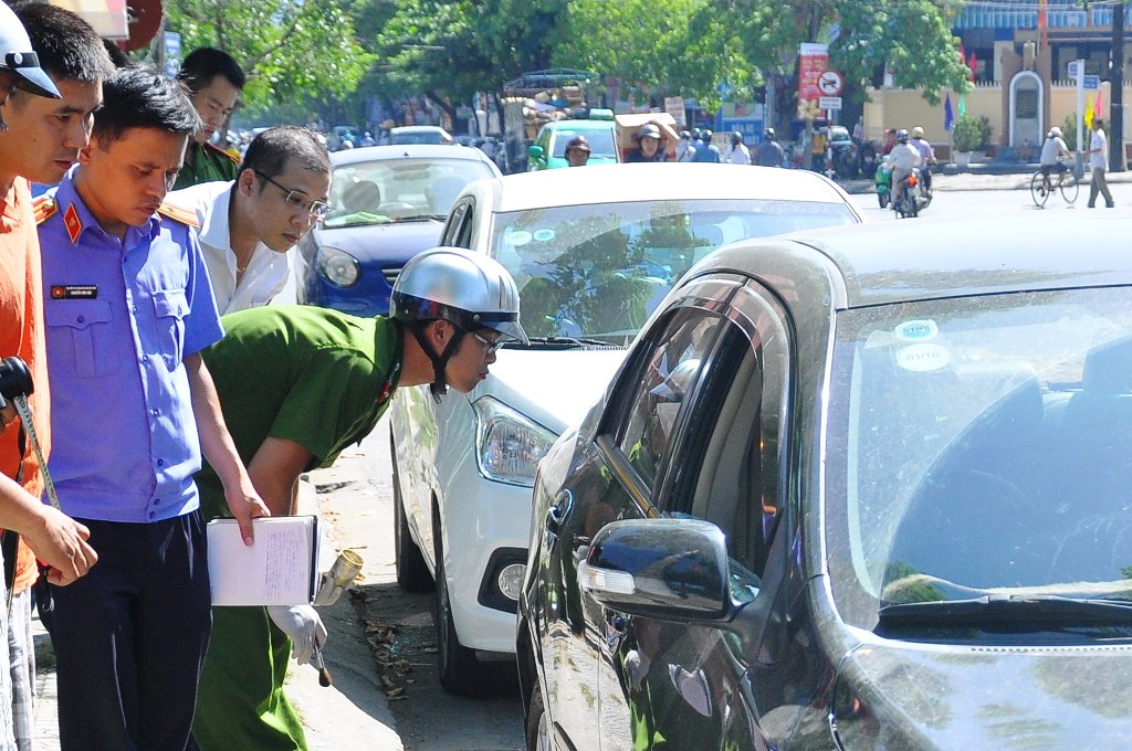 Công an Q.Hải Châu điều tra một vụ đập kính xe trộm tài sản tương tự đã từng xảy ra trên địa bàn - Ảnh minh họa