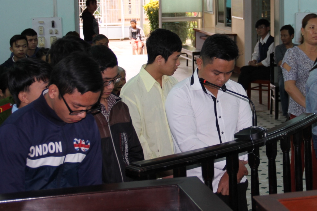 Các bị cáo tại phiên tòa sáng 11.3 - Ảnh: Nguyễn Tú