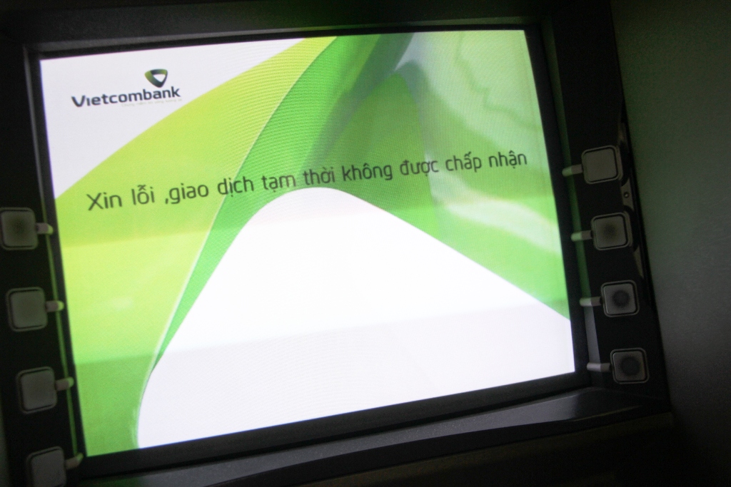 Hệ thống ATM Vietcombank tê liệt - Ảnh: Nguyễn Tú