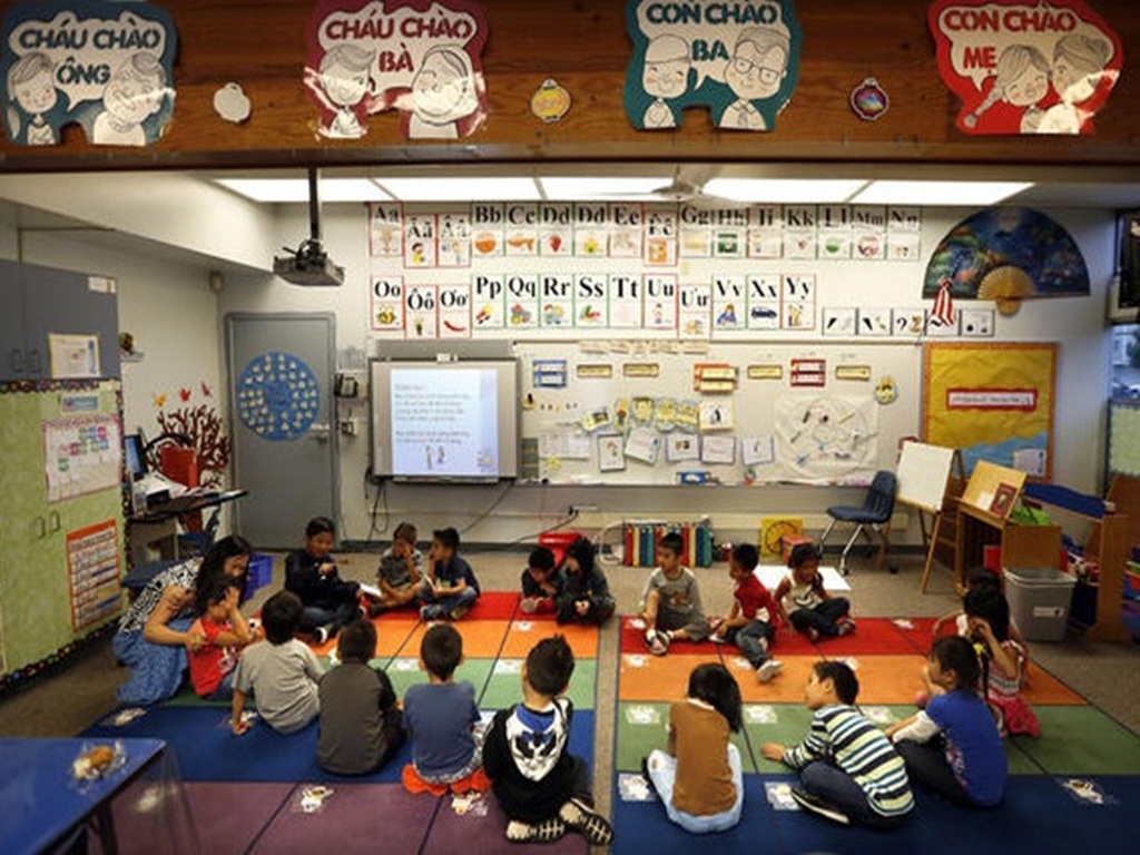 Lớp học sử dụng chương trình song ngữ Anh - Việt tại hạt Orange, bang California - Ảnh: The Los Angeles Times
