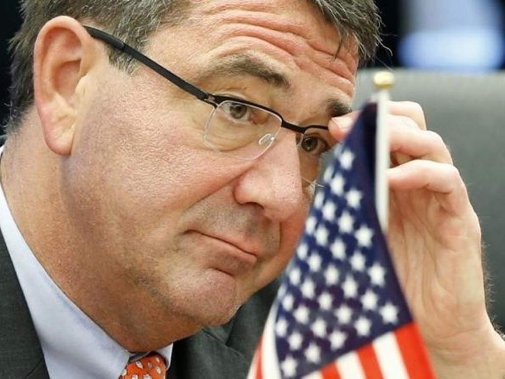 Bộ trưởng Quốc phòng Mỹ, Ashton Carter đã bị động trong vụ đưa tàu USS Lassen tiến gần các đảo nhân tạo do Trung Quốc xây phi pháp? - Ảnh: Reuters