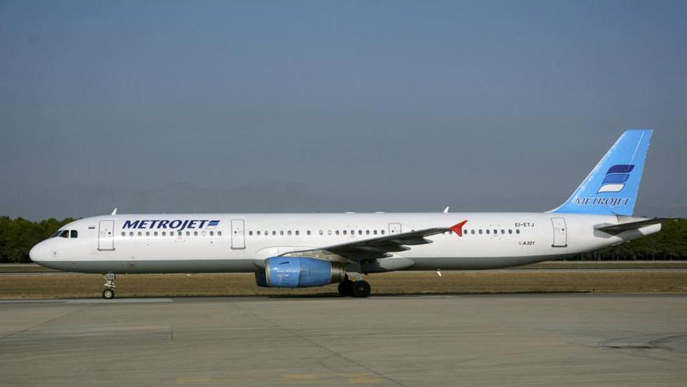 Máy bay Airbus A321 của hãng hàng không Kogalymavia  (Nga) tại sân bay Antalya (Thổ Nhĩ Kỳ) ngày 17.9.2015. Chiếc máy bay này đã rơi ở Ai Cập cùng 224 người ngày 31.10.2015 - Ảnh: Reuters