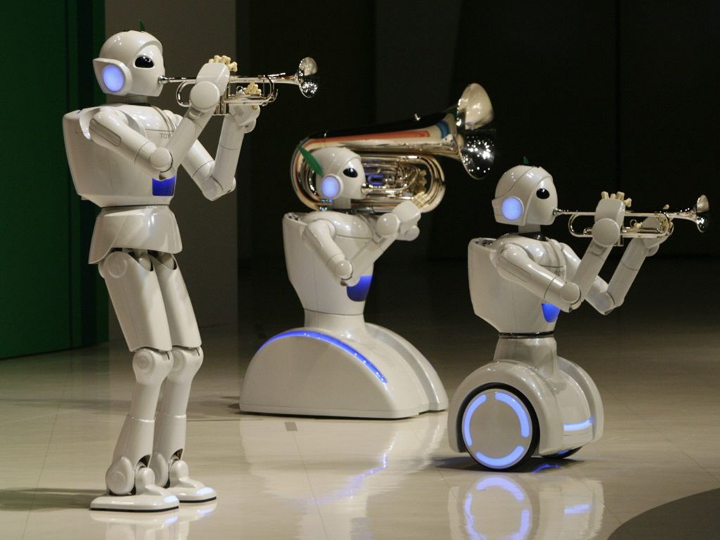 Robot của Toyota chơi kèn trumpet trong một sự kiện - Ảnh: Reuters