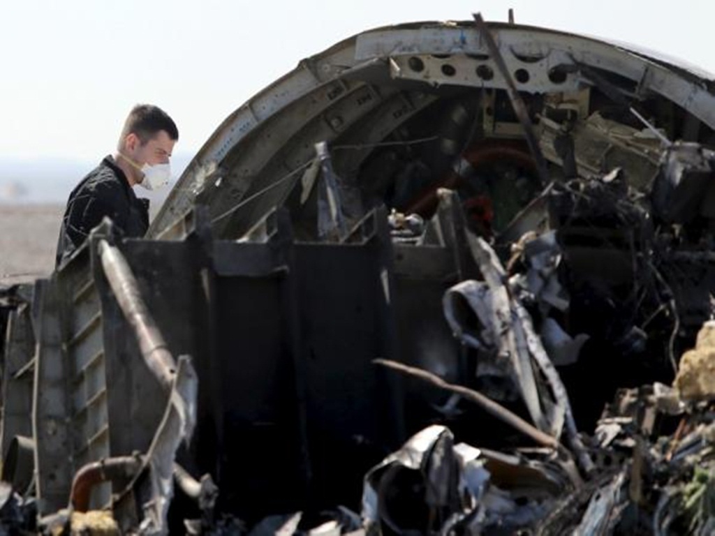 Ngày càng có nhiều chi tiết ủng hộ giả thuyết máy bay Nga ở Ai Cập gặp nạn do bị đặt bom - Ảnh: Reuters