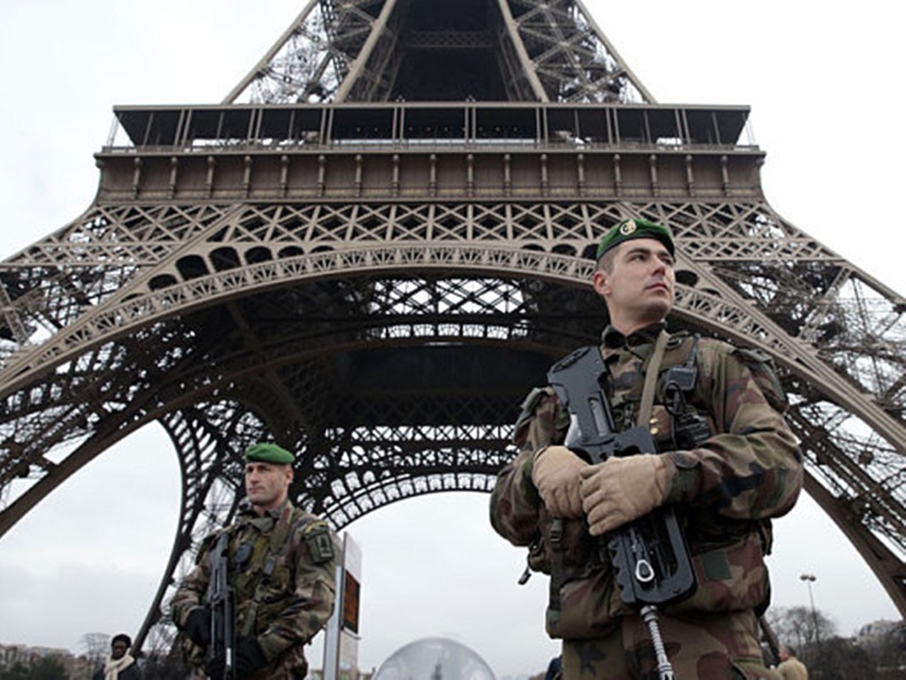 An ninh tại Pháp thực sự báo động, đặc biệt qua vụ khủng bố kinh hoàng ở Paris ngày 13.11 vừa qua - Ảnh: AFP