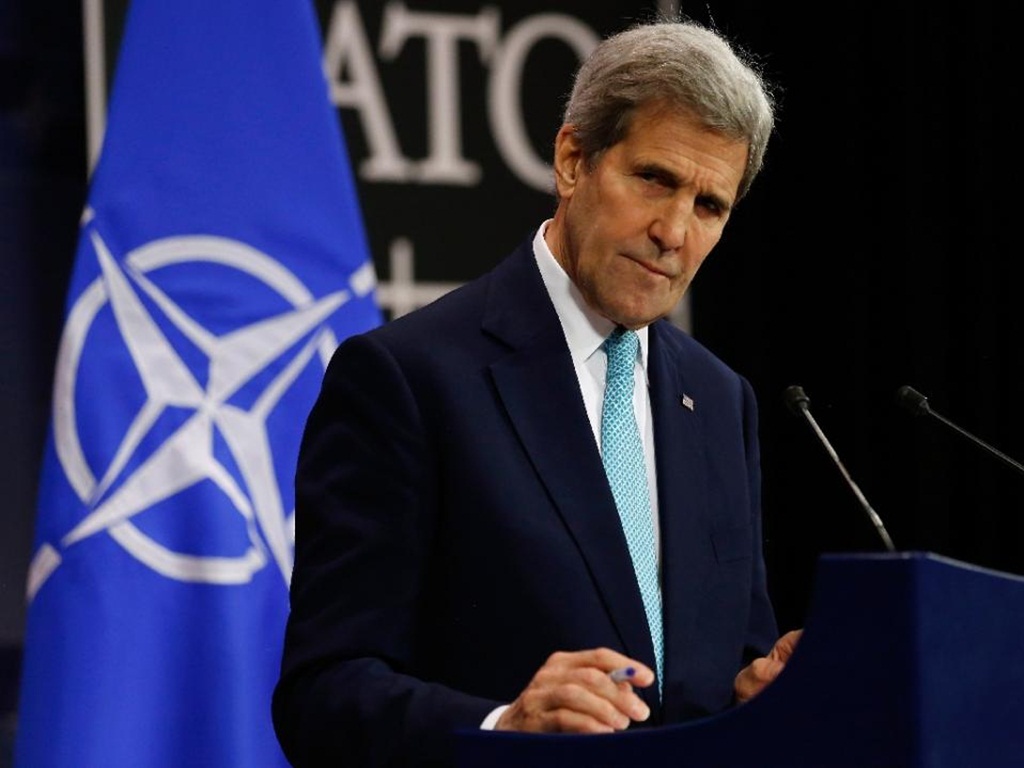 Ngoại trưởng Mỹ John Kerry thúc giục các thành viên NATO nên đẩy mạnh những đóng góp trong cuộc chiến diệt IS - Ảnh: AFP