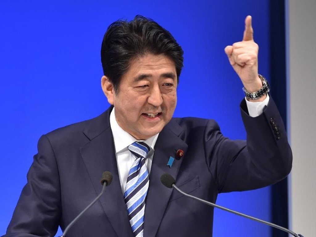 Thủ tướng Shinzo Abe kêu gọi Nhật hành động để bảo đảm an toàn, nhất là trong các sự kiện quốc tế như G7 và Olympics tới đây - Ảnh: AFP