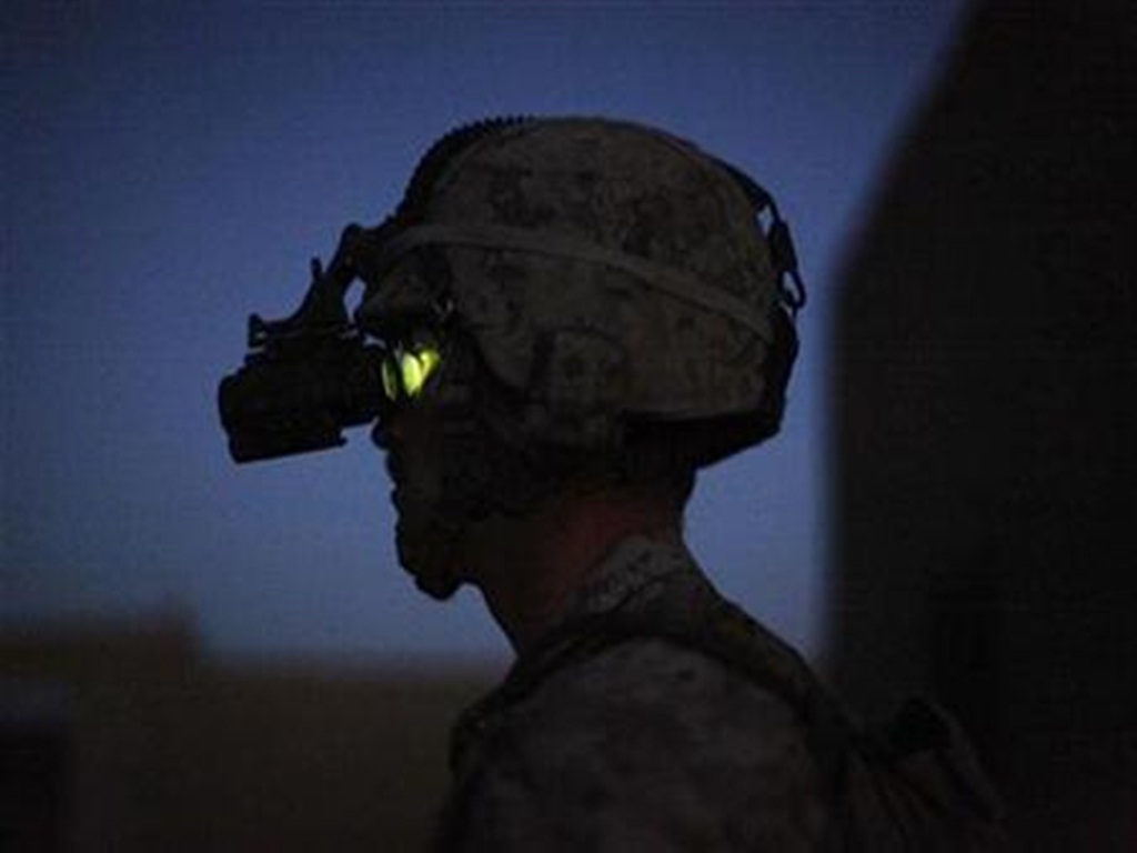 Một dạng kính quan sát trong đêm do quân đội Mỹ sử dụng - Ảnh: Reuters