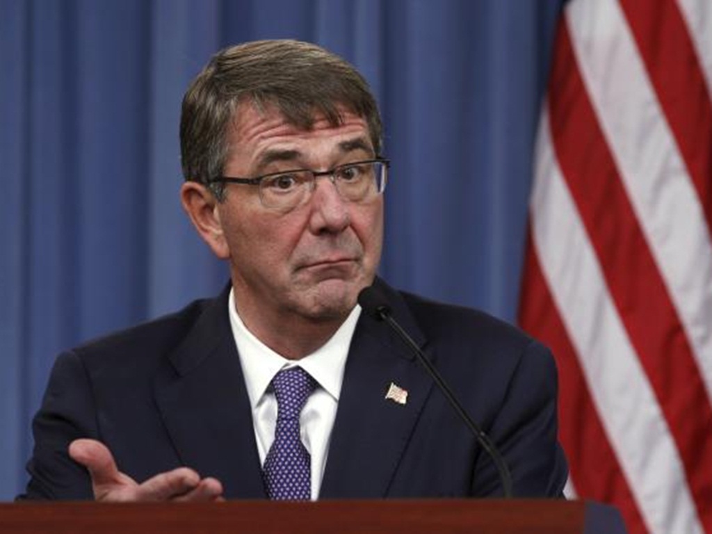 Bộ trưởng Quốc phòng Mỹ, ông Ashton Carter kêu gọi sự hợp tác mạnh mẽ hơn của các nước trong việc chống IS - Ảnh: Reuters