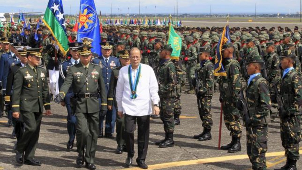 Tổng thống Philippines cam kết chi 1,77 tỉ USD trang bị cho quân đội đến năm 2017 trước khi ông hết nhiệm kỳ - Ảnh: Reuters